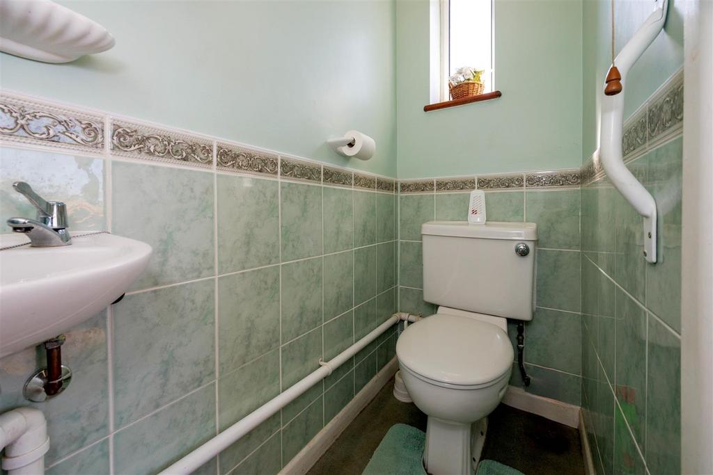 Downstairs toilet 1 N9 A5076.jpg