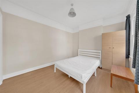 2 bedroom flat to rent, Holloway Road, London