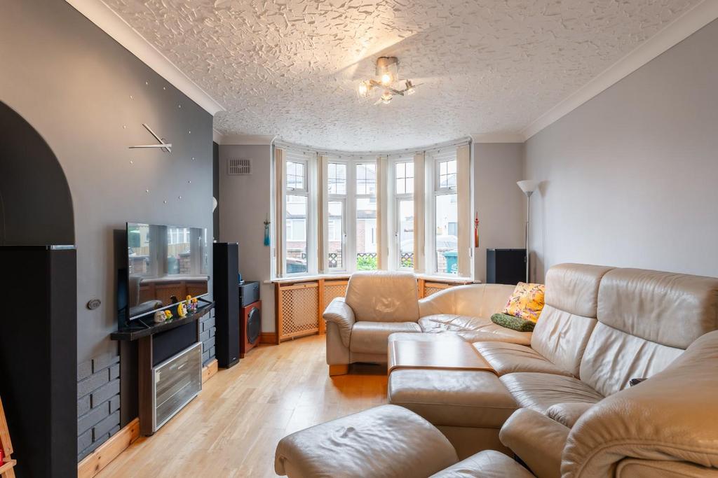 Living room-2.jpg