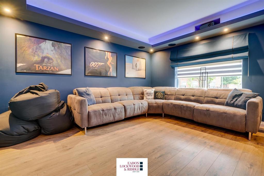 Lounge Cinema Room
