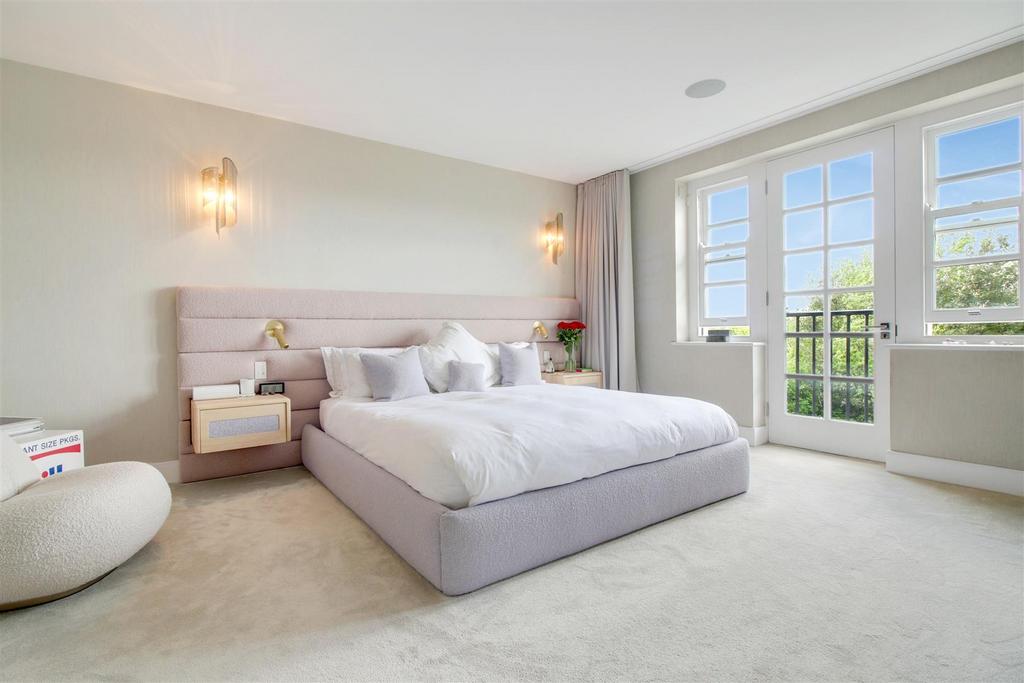 MAIN BED.jpg