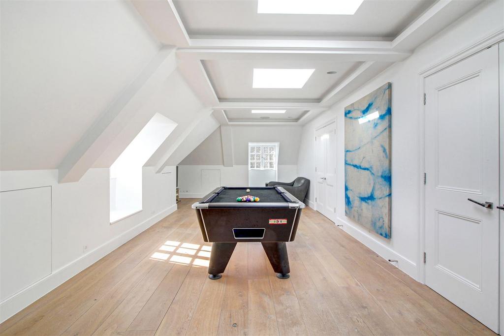 LOFT ROOM.jpg