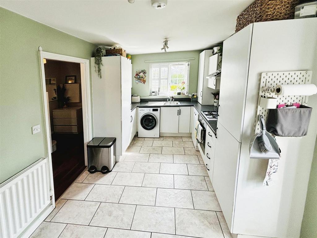 Kitchen...jpg