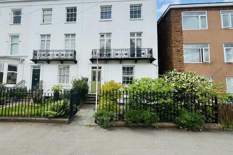 4 bedroom end of terrace house for sale, Willes Road, Leamington Spa