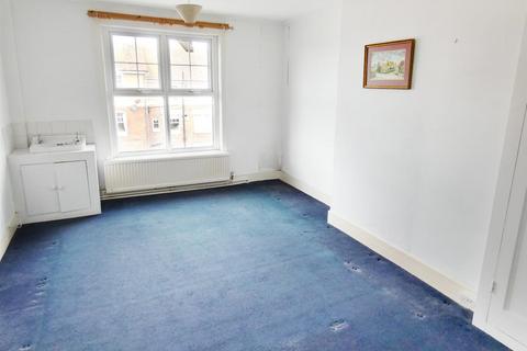 3 bedroom apartment to rent, South Terrace, West Sussex BN17