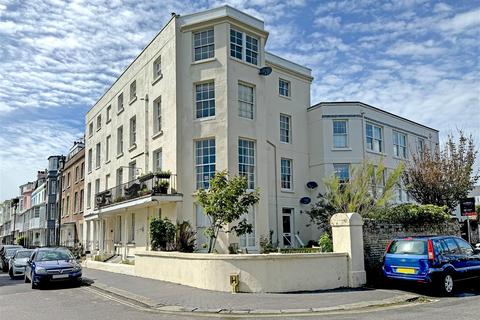 2 bedroom apartment for sale, South Terrace, Littlehampton BN17