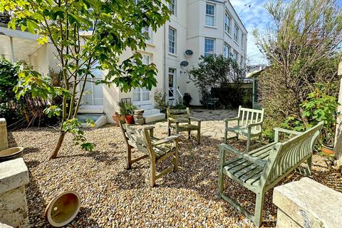 2 bedroom apartment for sale, South Terrace, Littlehampton BN17