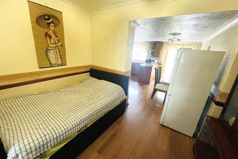 13 Brynelli, Llanelli, SA14 8PW