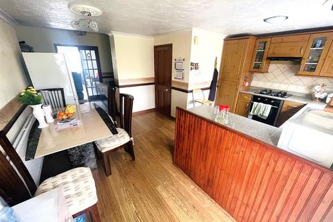 13 Brynelli, Llanelli, SA14 8PW
