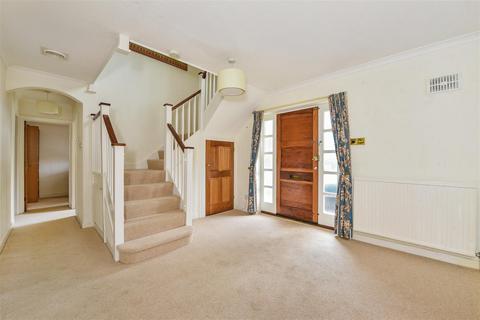 4 bedroom detached house to rent, Stoatley Rise, Haslemere, Surrey