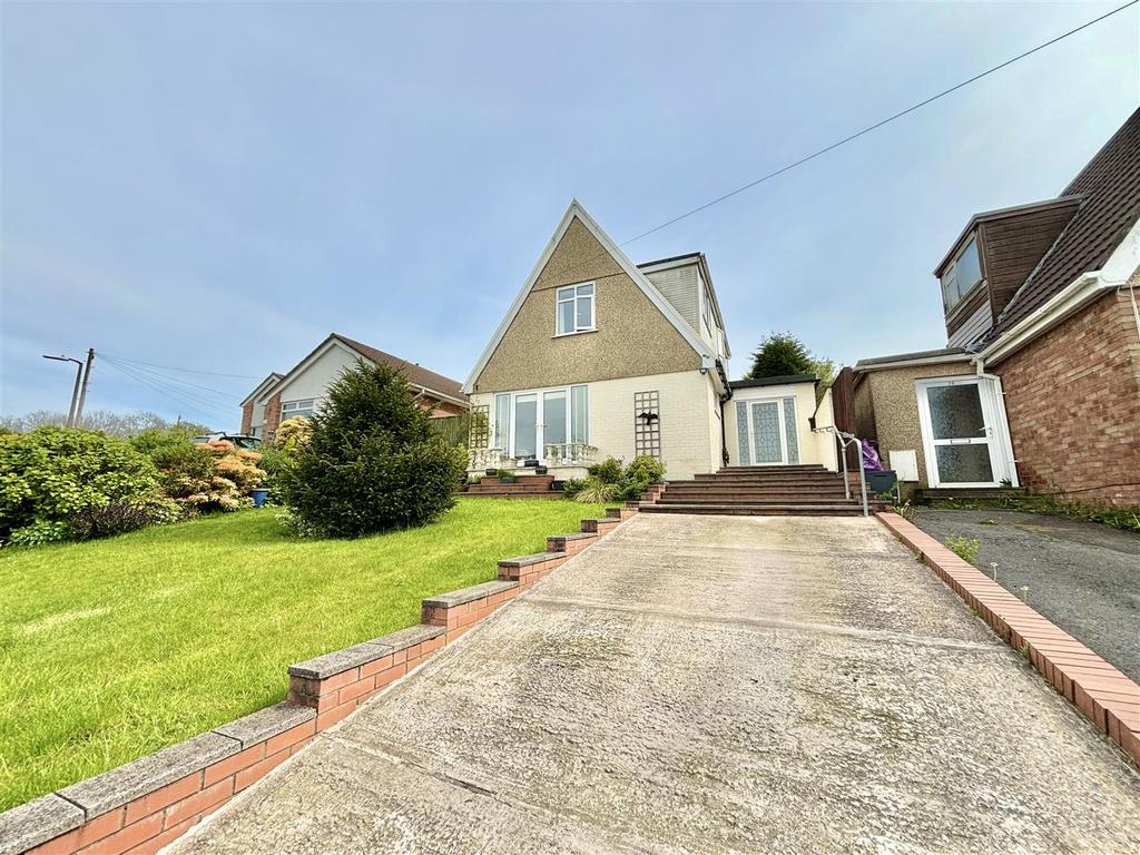 Maes Yr Efail, Dunvant, Swansea 3 bed detached house for sale £300,000
