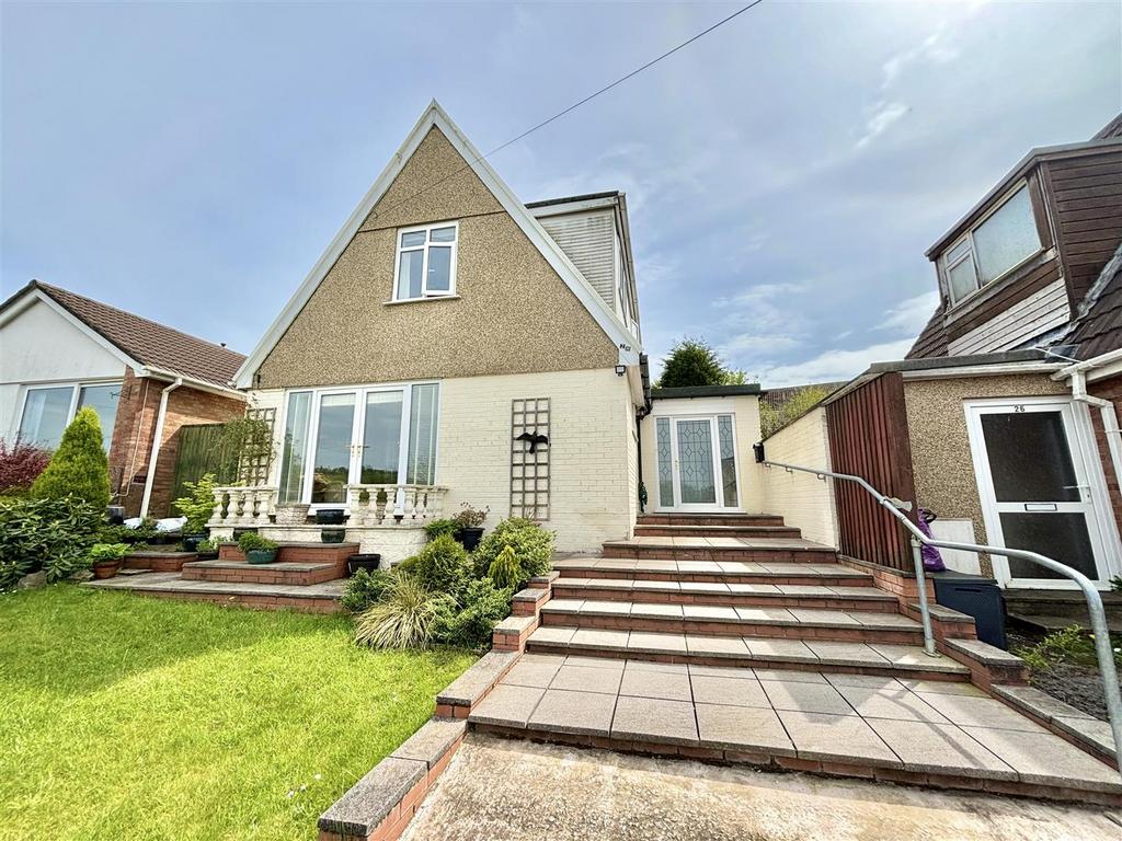 Maes Yr Efail, Dunvant, Swansea 3 bed detached house for sale £300,000