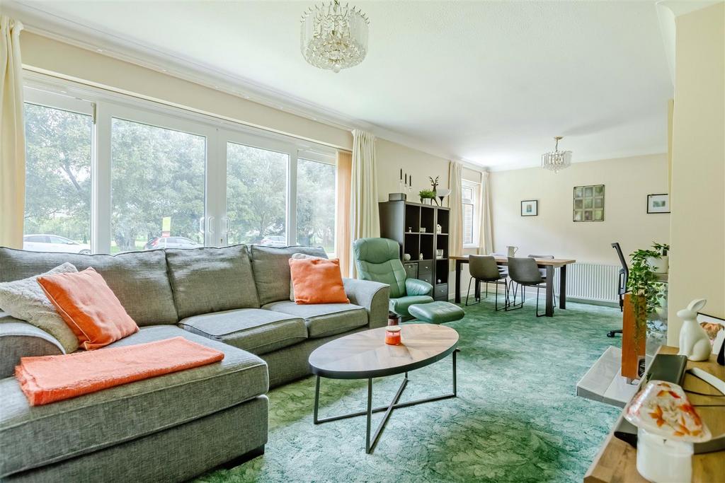 Fernhurst Drive, GoringBySea, Worthing 2 bed detached bungalow for