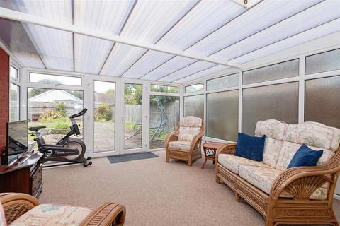 2 bedroom detached bungalow for sale, Fernhurst Drive, Goring-By-Sea, Worthing