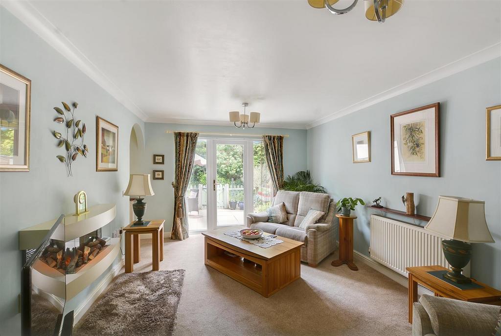 Lounge/Sitting Room
