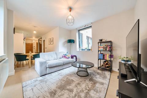 2 bedroom flat for sale, Aldenham Road, Bushey WD23