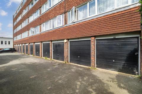 45 Lodge Road, Wallington, SM6 0TZ