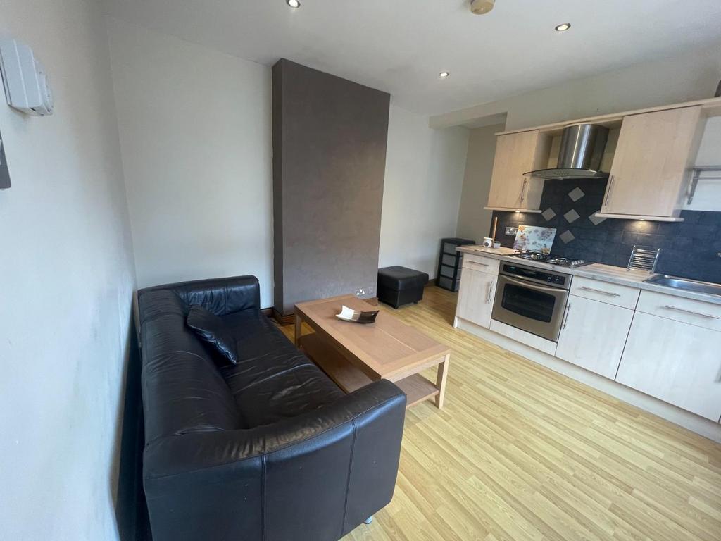 Mill Hill Lane, Leicester 1 bed flat to rent £750 pcm (£173 pw)