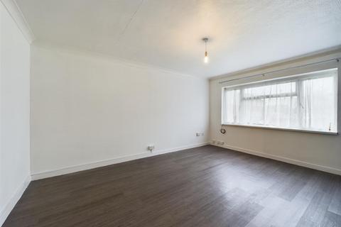 2 bedroom flat for sale, Marlow Court, Crawley RH10