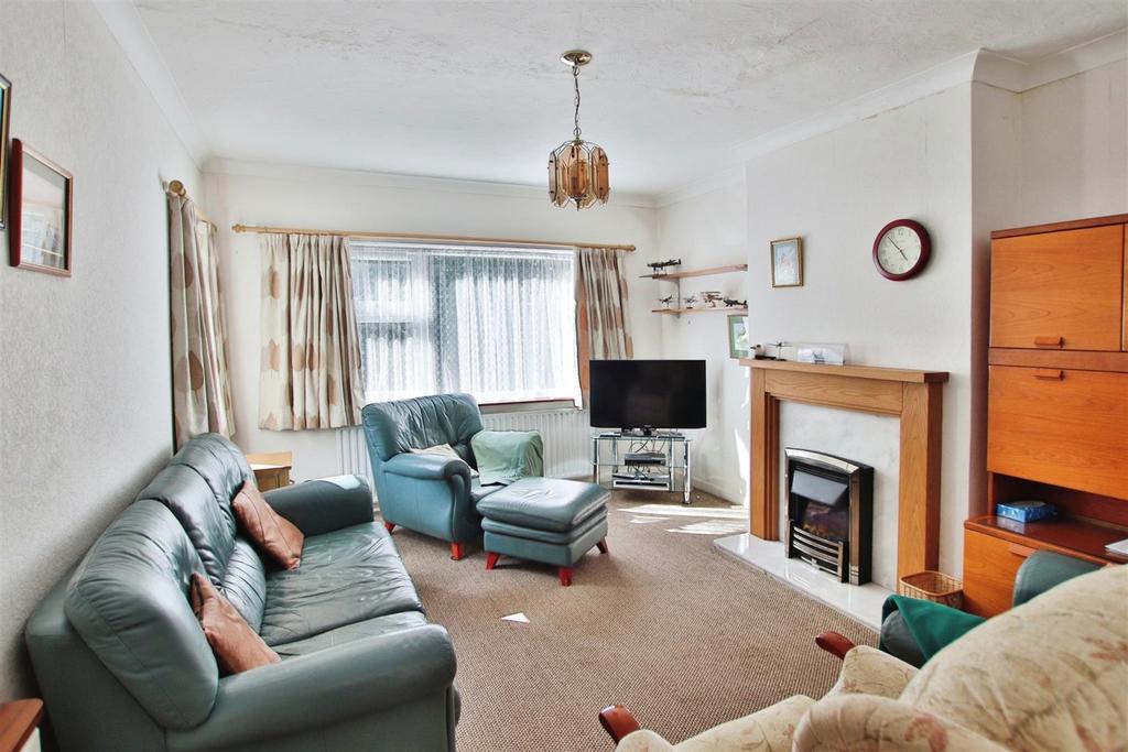 Fleet End Road, Warsash, Southampton 2 bed semidetached bungalow for