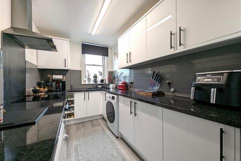 1 bedroom flat for sale, Esplanade Gardens, Scarborough