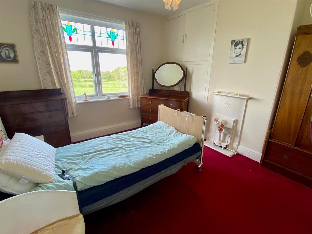 Bedroom rear.jpg
