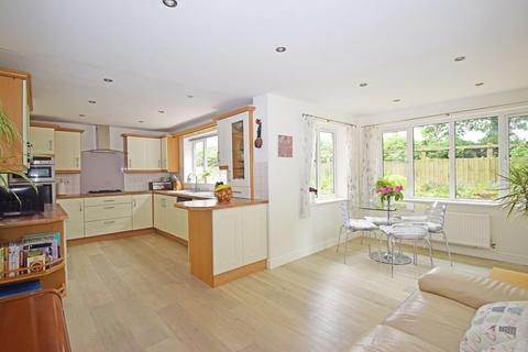 4 bedroom detached house for sale, 25 Pear Tree Way, Wychbold, Worcestershire, WR9 7JW