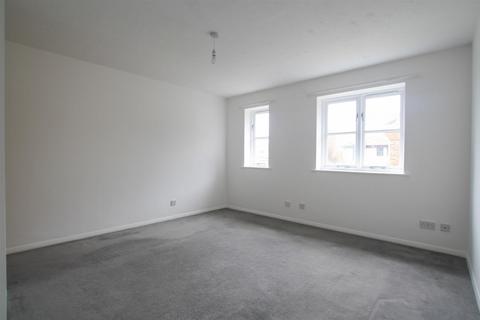 1 bedroom apartment to rent, Lowestoft Road, Gorleston