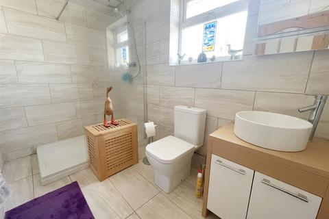 Delfryn Henfwlch Road, Carmarthen, SA33 5EL