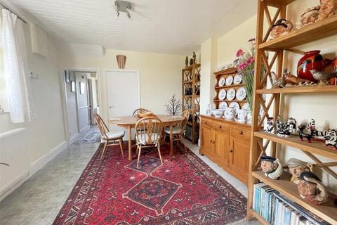 Delfryn Henfwlch Road, Carmarthen, SA33 5EL