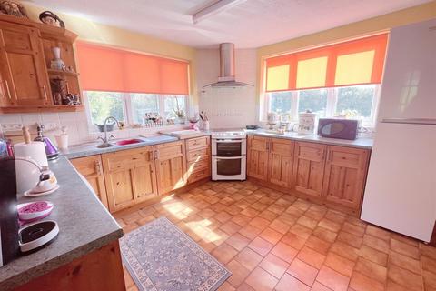 Delfryn Henfwlch Road, Carmarthen, SA33 5EL