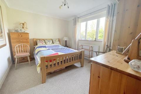 Delfryn Henfwlch Road, Carmarthen, SA33 5EL