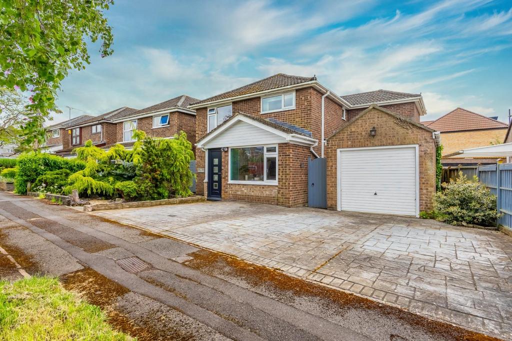 Extended four bedroom family home... 4 bed detached house for sale £