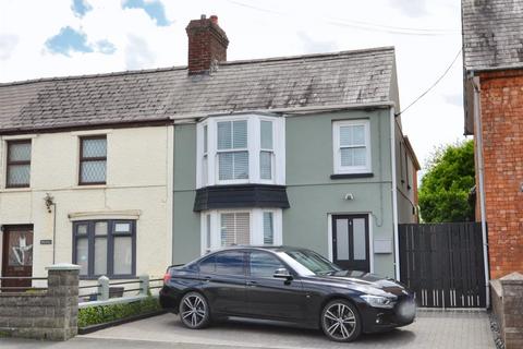3 bedroom end of terrace house for sale, Aberystwyth Road, Cardigan