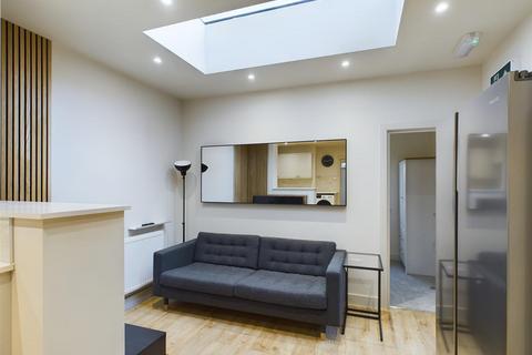 7 bedroom flat to rent, Coniston Road, Bristol BS34