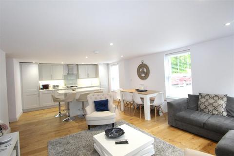 Flat 8, 25 Mckinley Road, Bournemouth, BH4 8AG