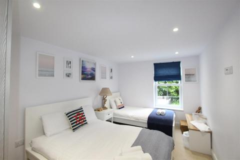 Flat 8, 25 Mckinley Road, Bournemouth, BH4 8AG