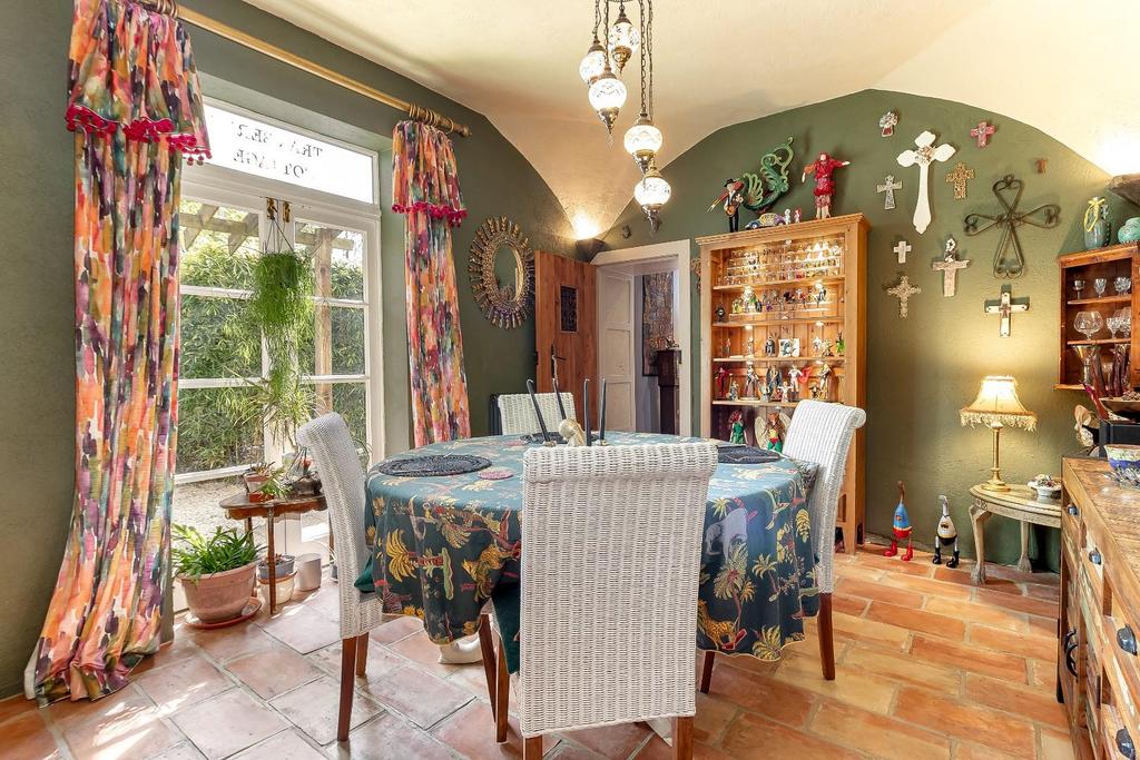 Dining Room - B.jpg