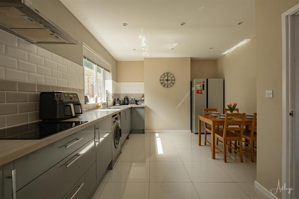 Kitchen/Dining Room