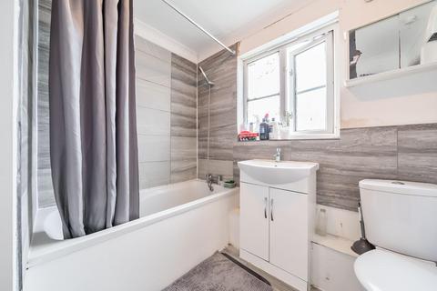 12 Sunningdale Close, London, SE28 8QR