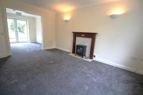 4 bedroom detached house to rent, Yeoford Drive, Altrincham, WA14 4UP