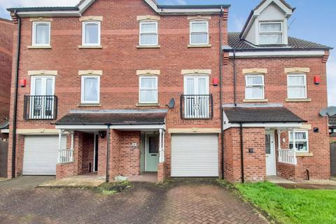 3 bedroom townhouse for sale, Birchwood View, Gainsborough