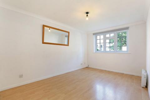 1 bedroom flat for sale, Gables Close, London, SE5
