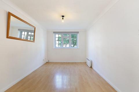 1 bedroom flat for sale, Gables Close, London, SE5