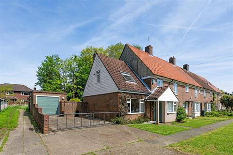 4 bedroom end of terrace house for sale, Thornfield Road, Banstead