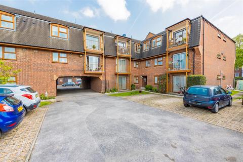 1 bedroom apartment for sale, CHALKWELL PARK DRIVE, Leigh-On-Sea