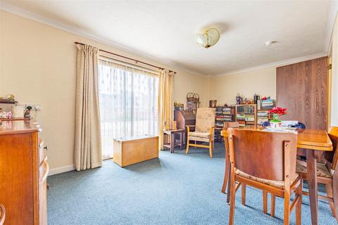 1 bedroom apartment for sale, CHALKWELL PARK DRIVE, Leigh-On-Sea