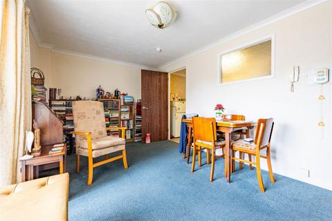 1 bedroom apartment for sale, CHALKWELL PARK DRIVE, Leigh-On-Sea