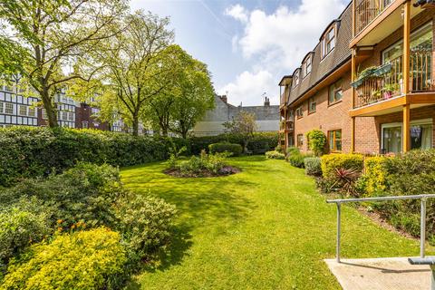 1 bedroom apartment for sale, CHALKWELL PARK DRIVE, Leigh-On-Sea
