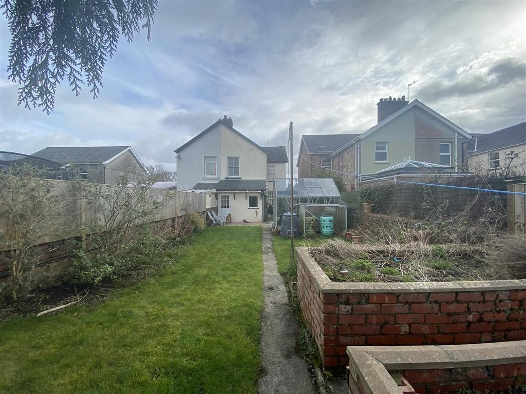 Heol Cennen, Ffairfach, Llandeilo 3 bed semidetached house for sale